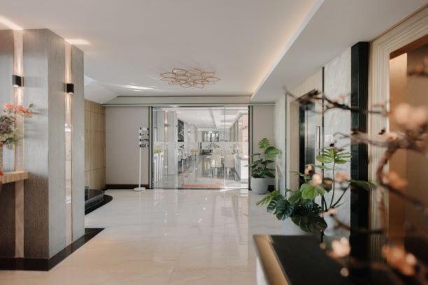 Arista Hotel Ubon Ubon Ratchathani Bagian luar foto