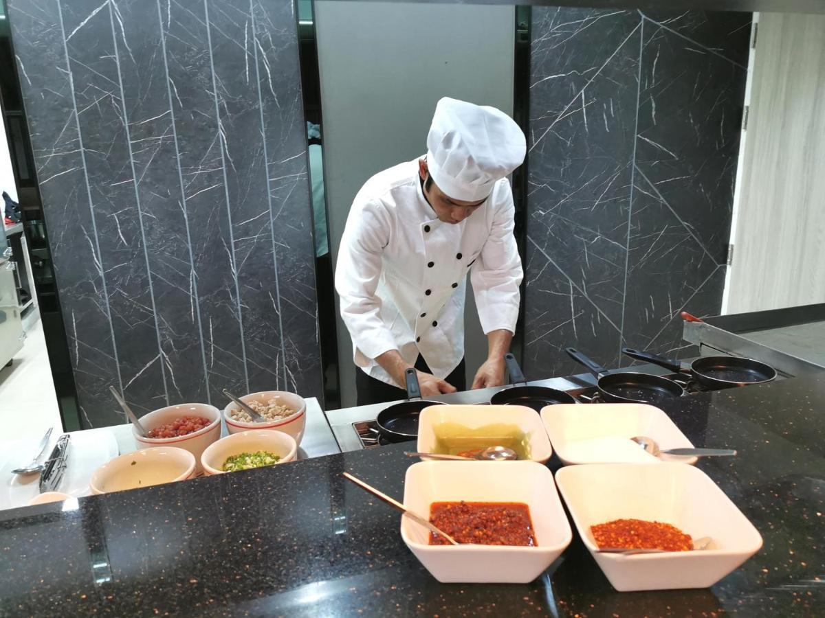 Arista Hotel Ubon Ubon Ratchathani Bagian luar foto