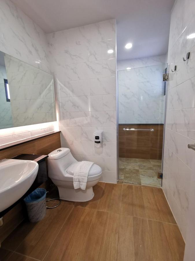 Arista Hotel Ubon Ubon Ratchathani Bagian luar foto